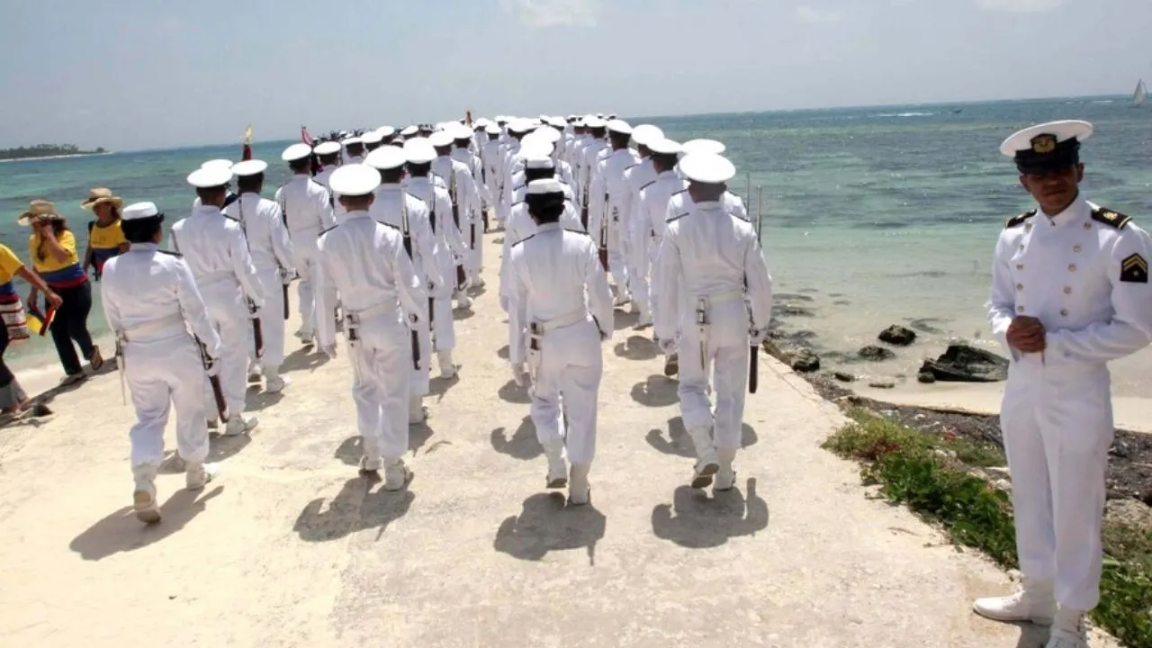 Preparativos para el desfile militar del 20 de julio en San Andrés - 2007